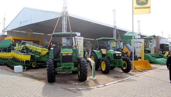 Maquinários John Deere exposto