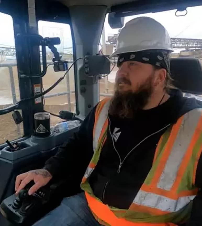 Bob na cabine do equipamento para construção