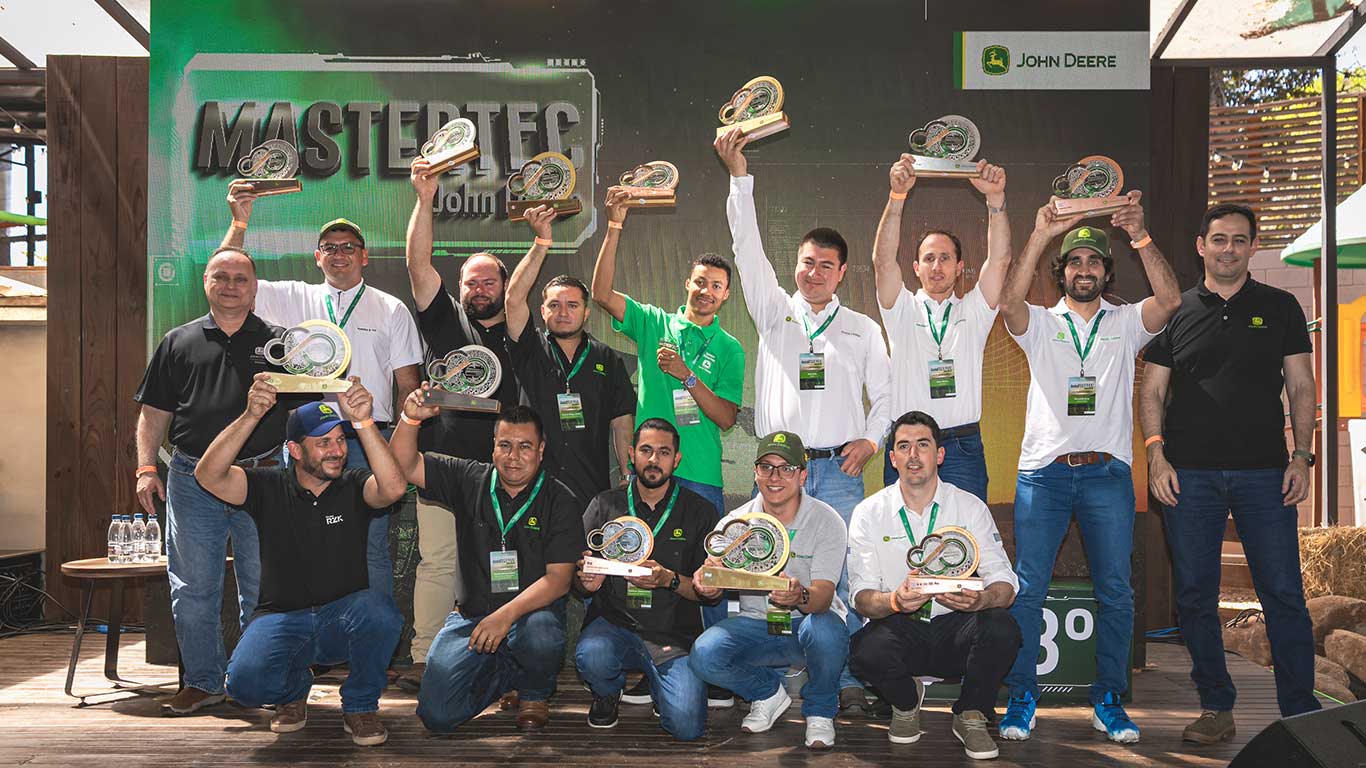 na imagem podemos ver todos os vencedores da edição Mastertec 2024. Na foto estão os três vencedores do Brasil, os três vencedores da Argentina, os três vencedores do México e os três vencedores hispânicos.