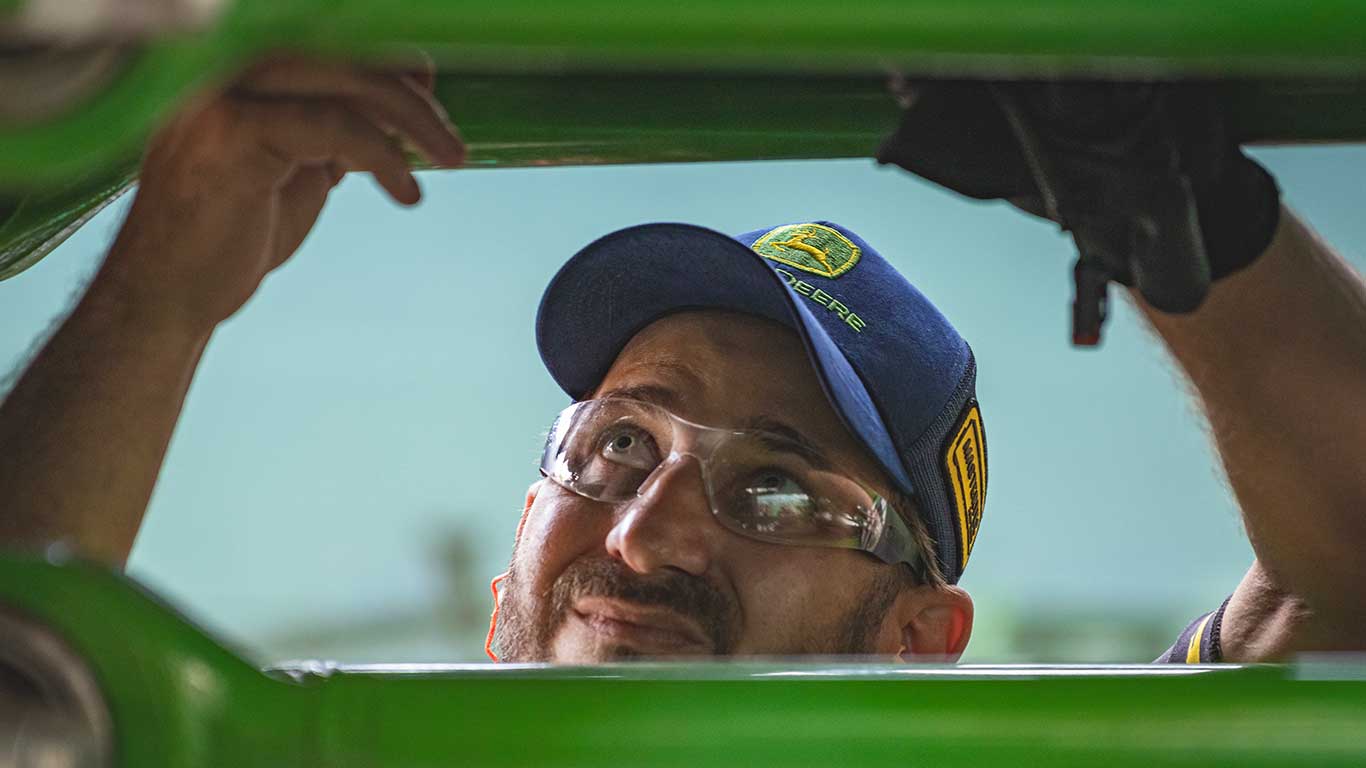 na imagem podemos ver todo o brasileiro que ficou em primeiro lugar na edição Mastertec 2024, Paulo Eduardo Maschietto Junior - RZK Agro.