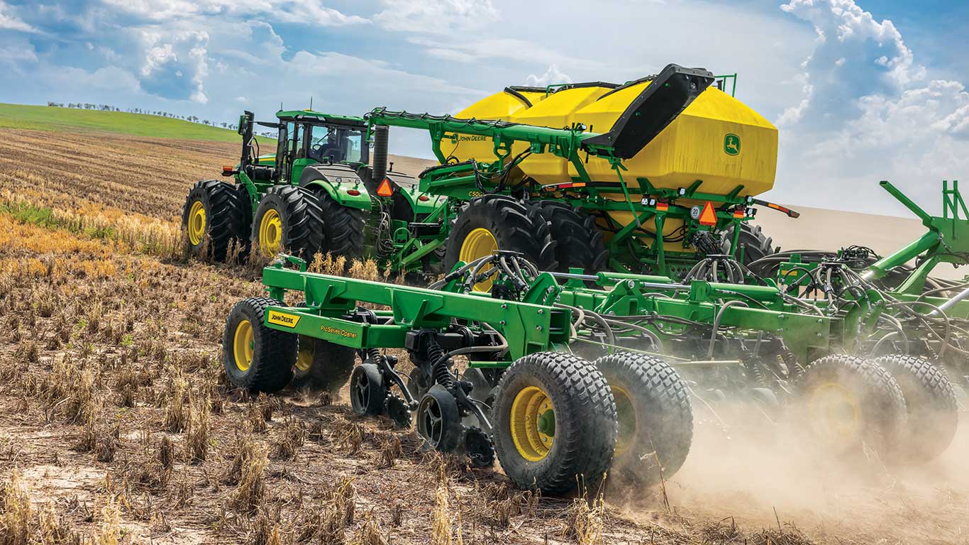 Trator 9RX em campo.