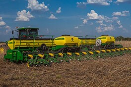 A plantadeira utilizada por Alisson é da linha 2100: tecnologia e produtividade.