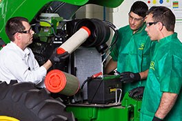 Treinamento com instrutores no Centro de Treinamento da John Deere, em Campinas/SP. (Foto: Divulgação)