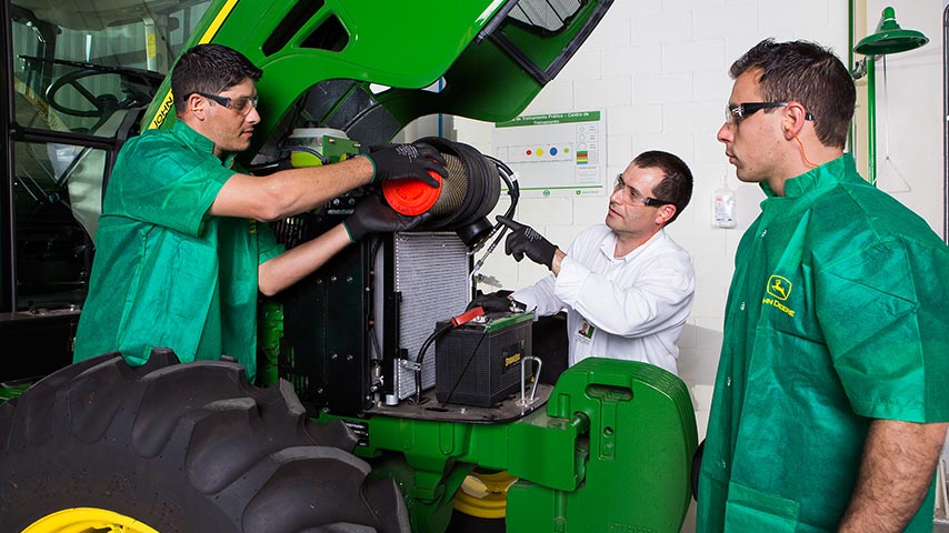  Treinamento de Manutenção de Máquinas Agrícolas John Deere