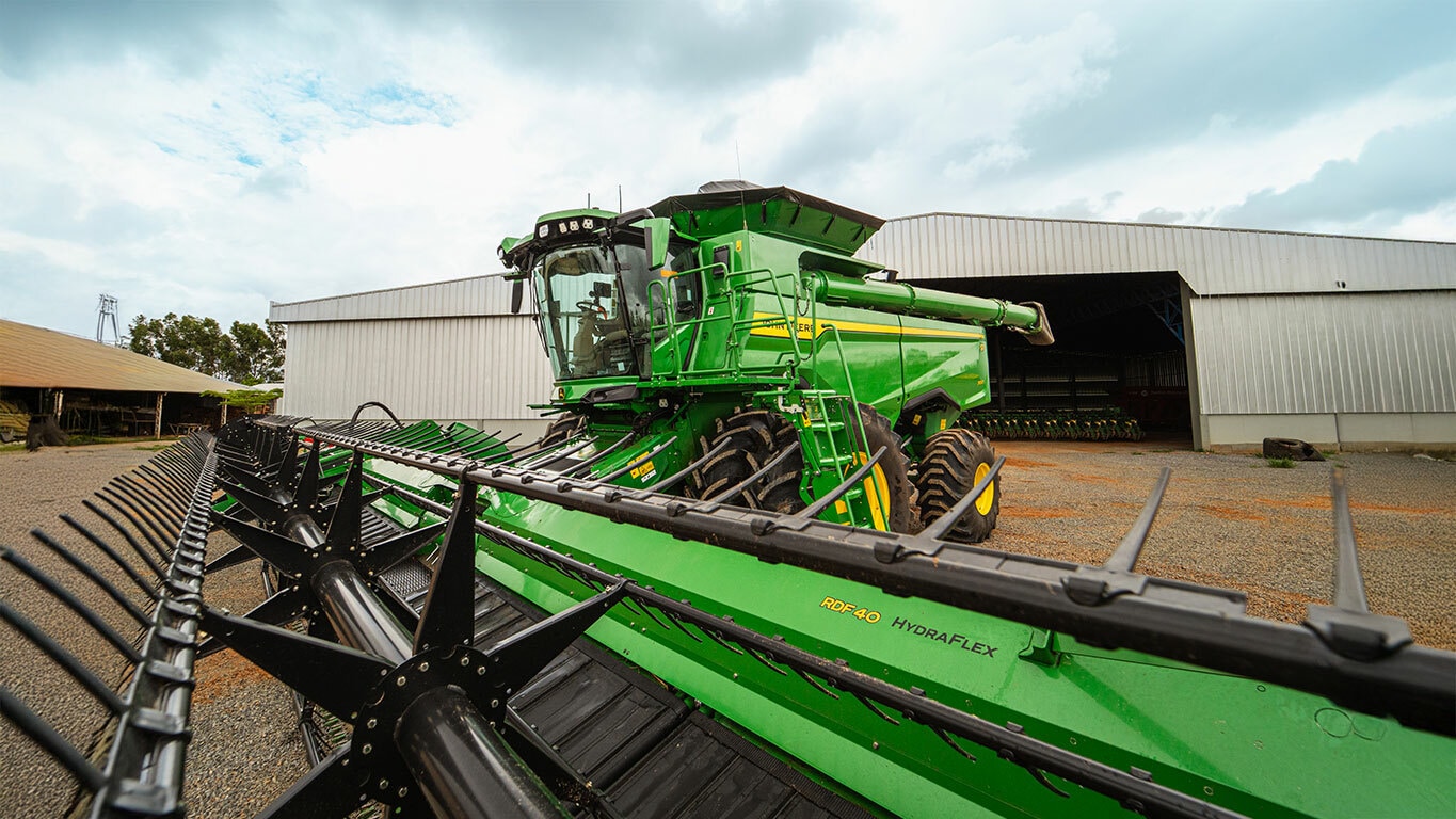 Plataforma Draper RDF em uma colheitadeira.