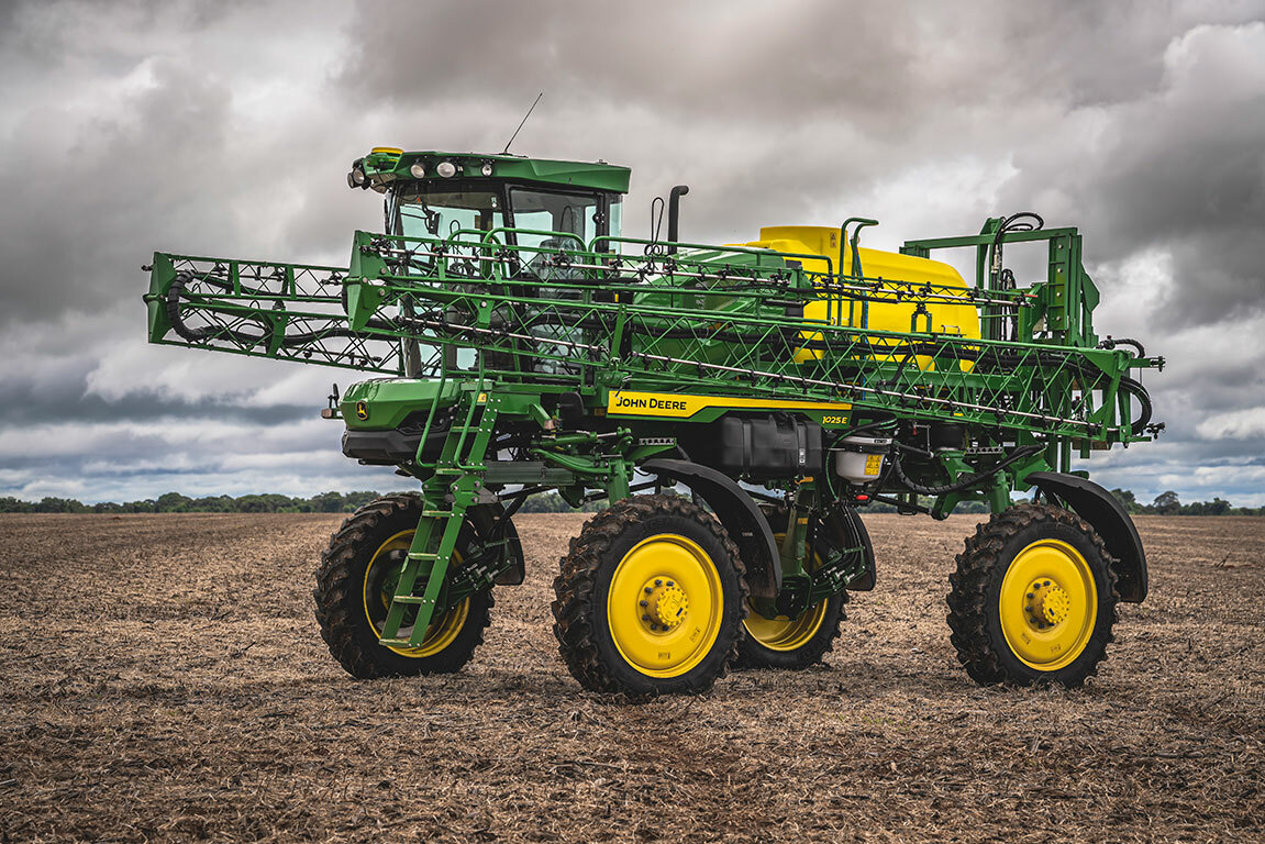 Pulverizador 1025e no campo.
