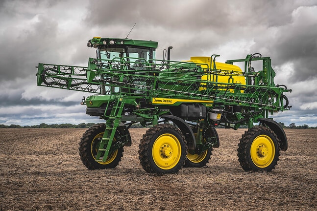 Pulverizador 1025e no campo.
