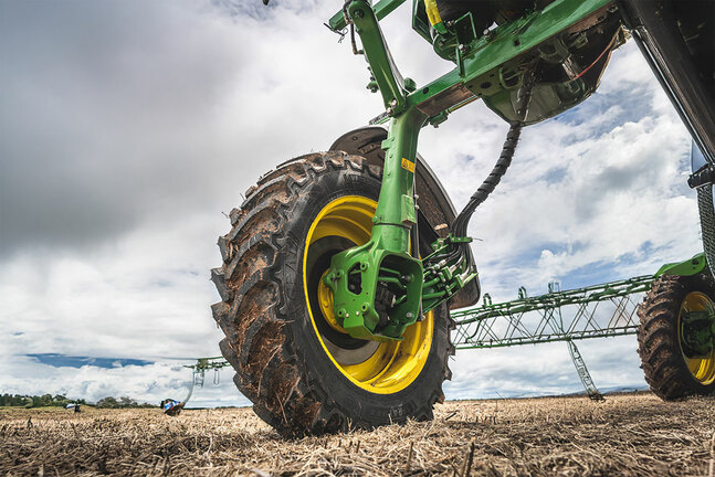 Pulverizador 1025e no campo.