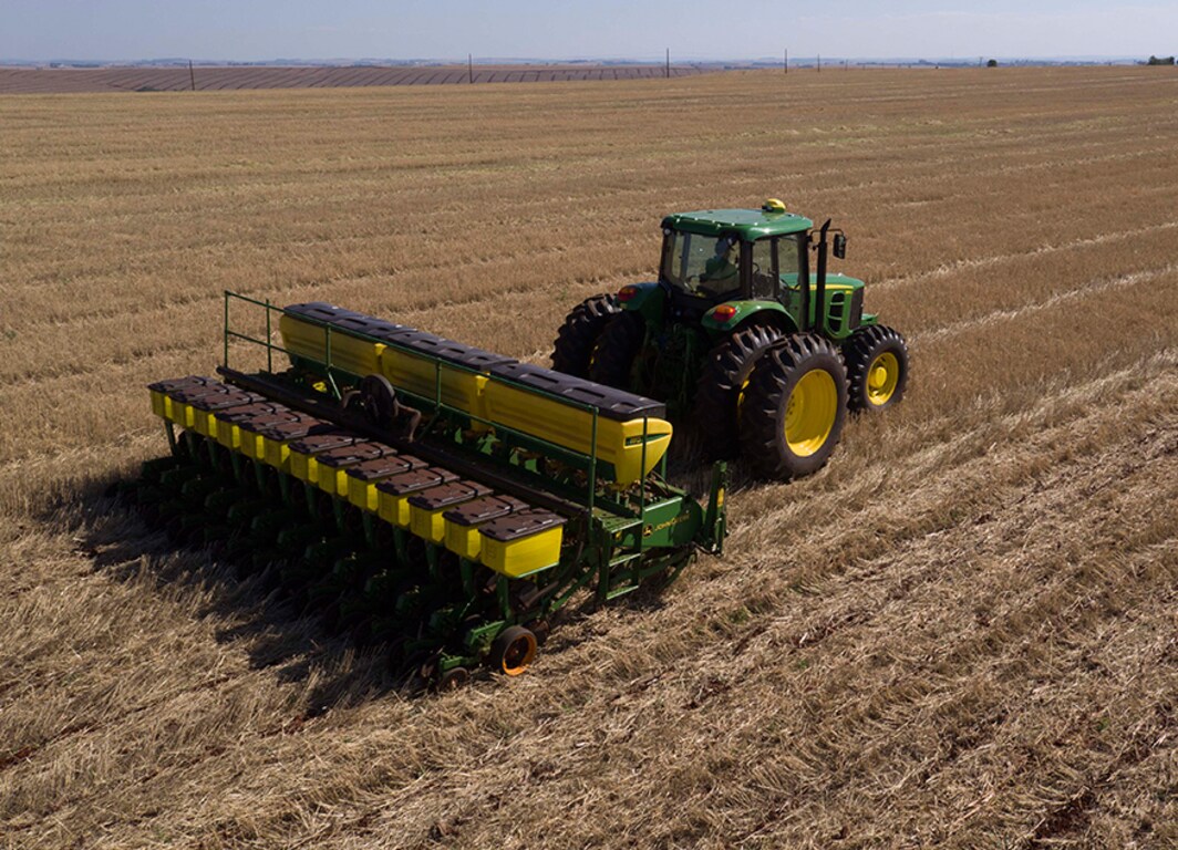 Plantadeira 1113 em campo.