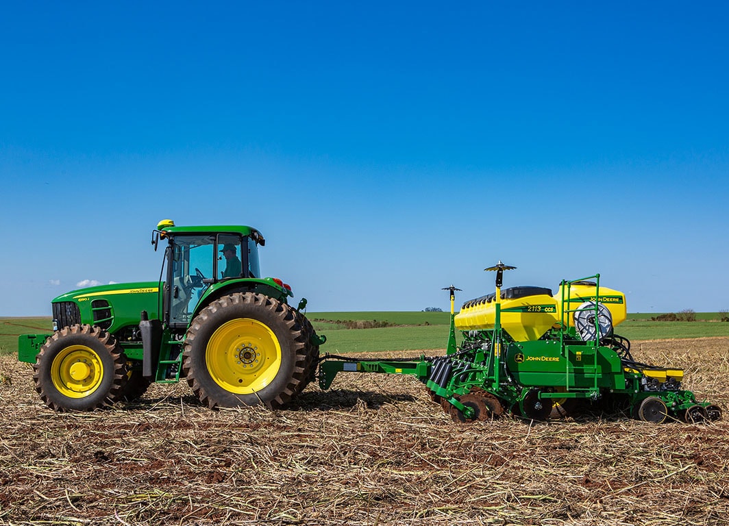 2113 Serie 2100 Plantadeiras John Deere Br Acoplagem de pulverizador com trator. plantadeiras john deere