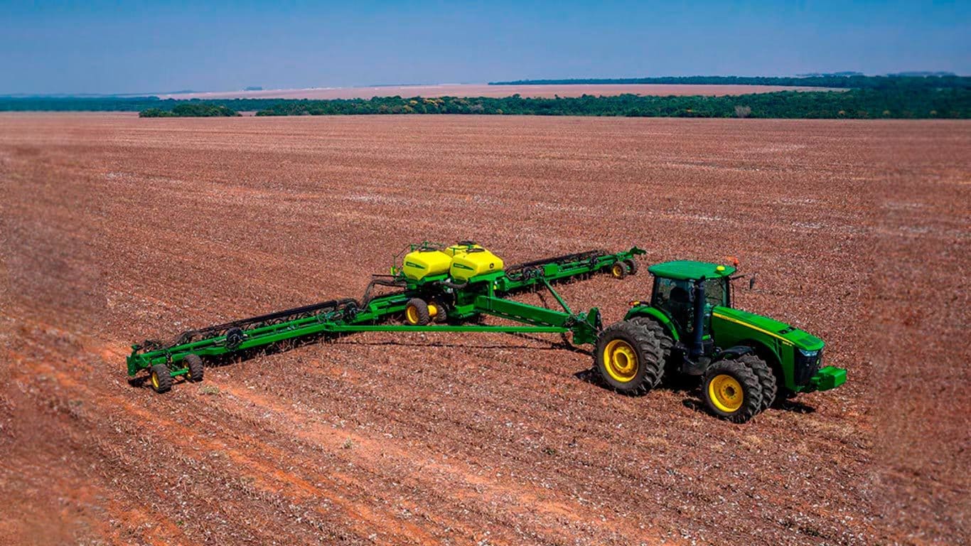 Plantadeira DB 40 MaxEmerge no campo