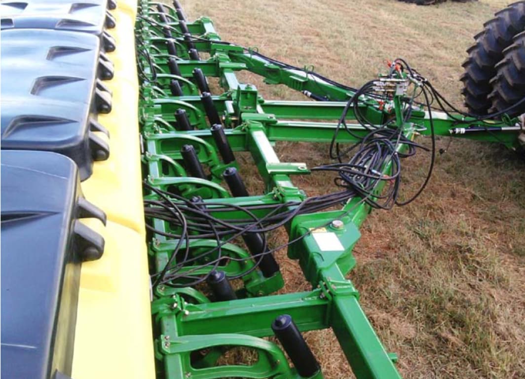 Lança DualFlex Para Plantadeiras 1100 em campo.