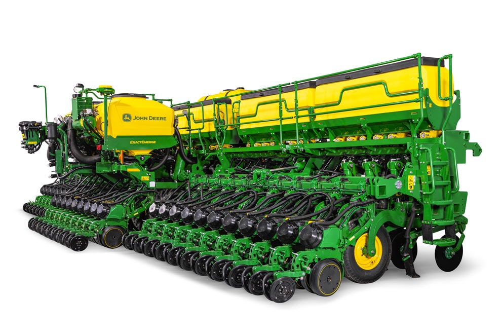 Plantadeira John Deere no fundo branco