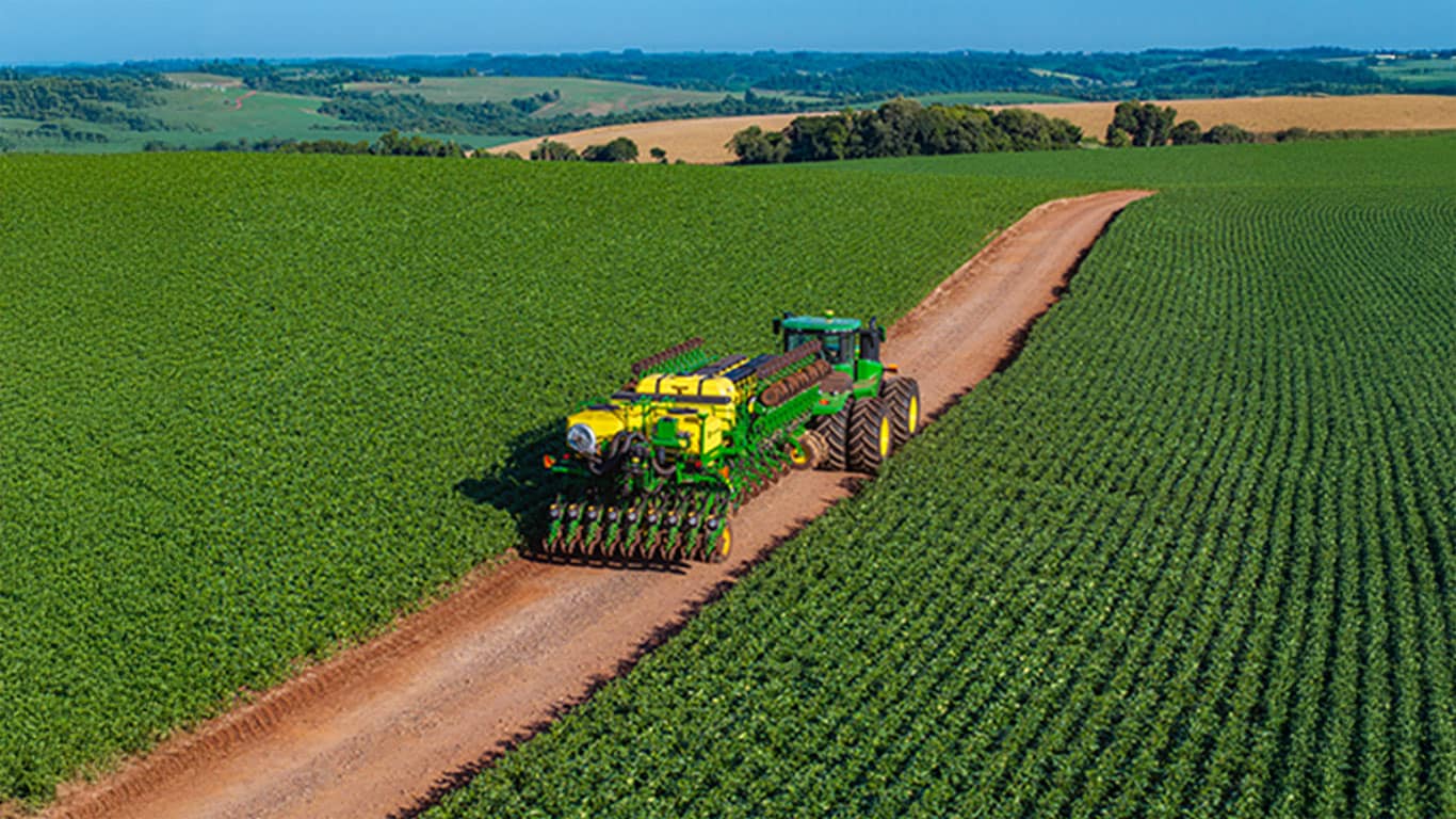 Plantadeira 3100 trabalhando no campo.