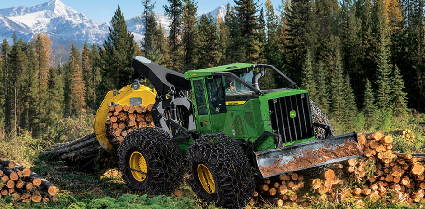 Skidder com Garra 848L em campo.