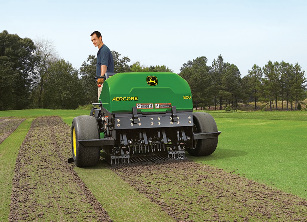 Aerador Aercore 800 em campo.