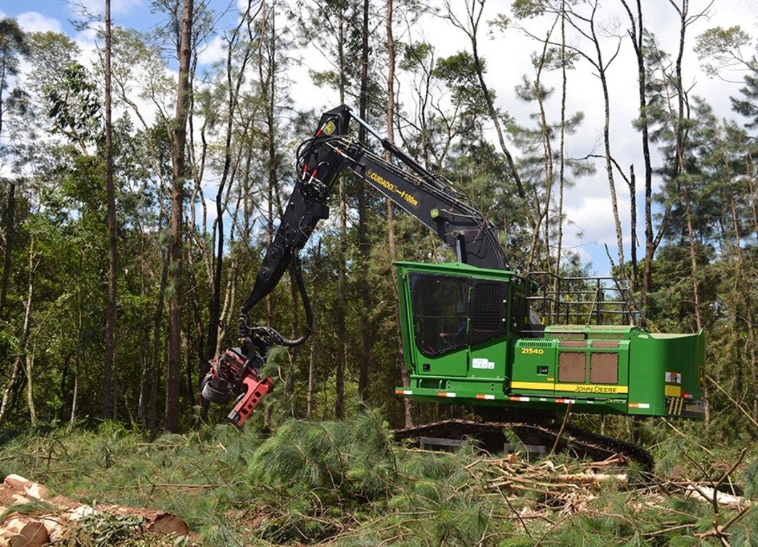 Máquina Florestal 2154D