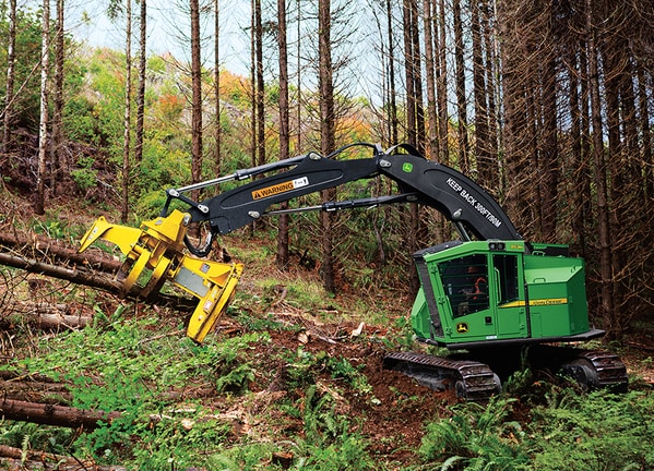 Imagem do Feller Buncher de Esteira 859M em operação.