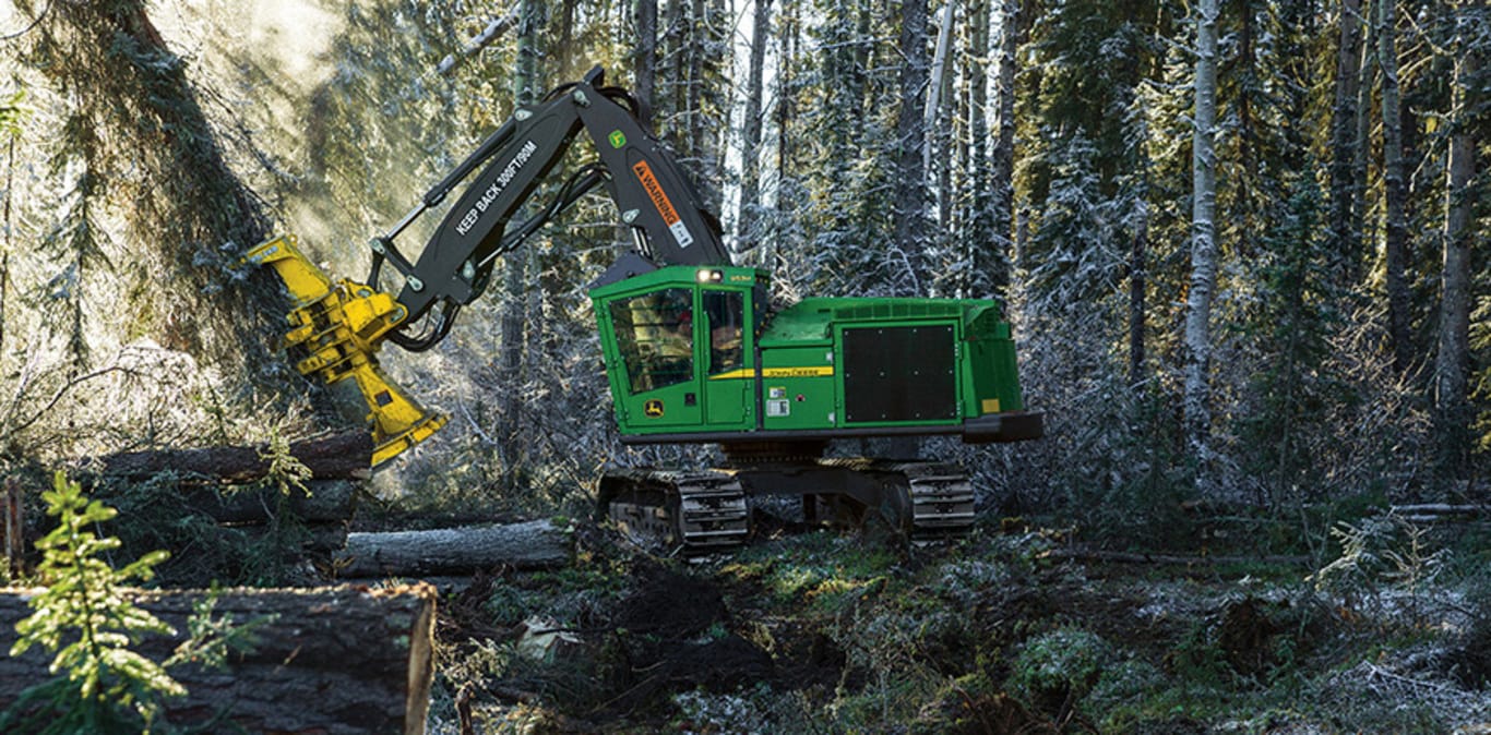 Imagem do Feller Buncher de Esteira 953M em operação.