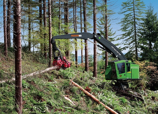 Imagem do Harvester de Esteira 859MH em operação.