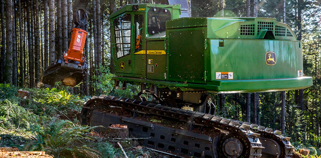 Imagem do Harvester de Esteira 909MH em operação.